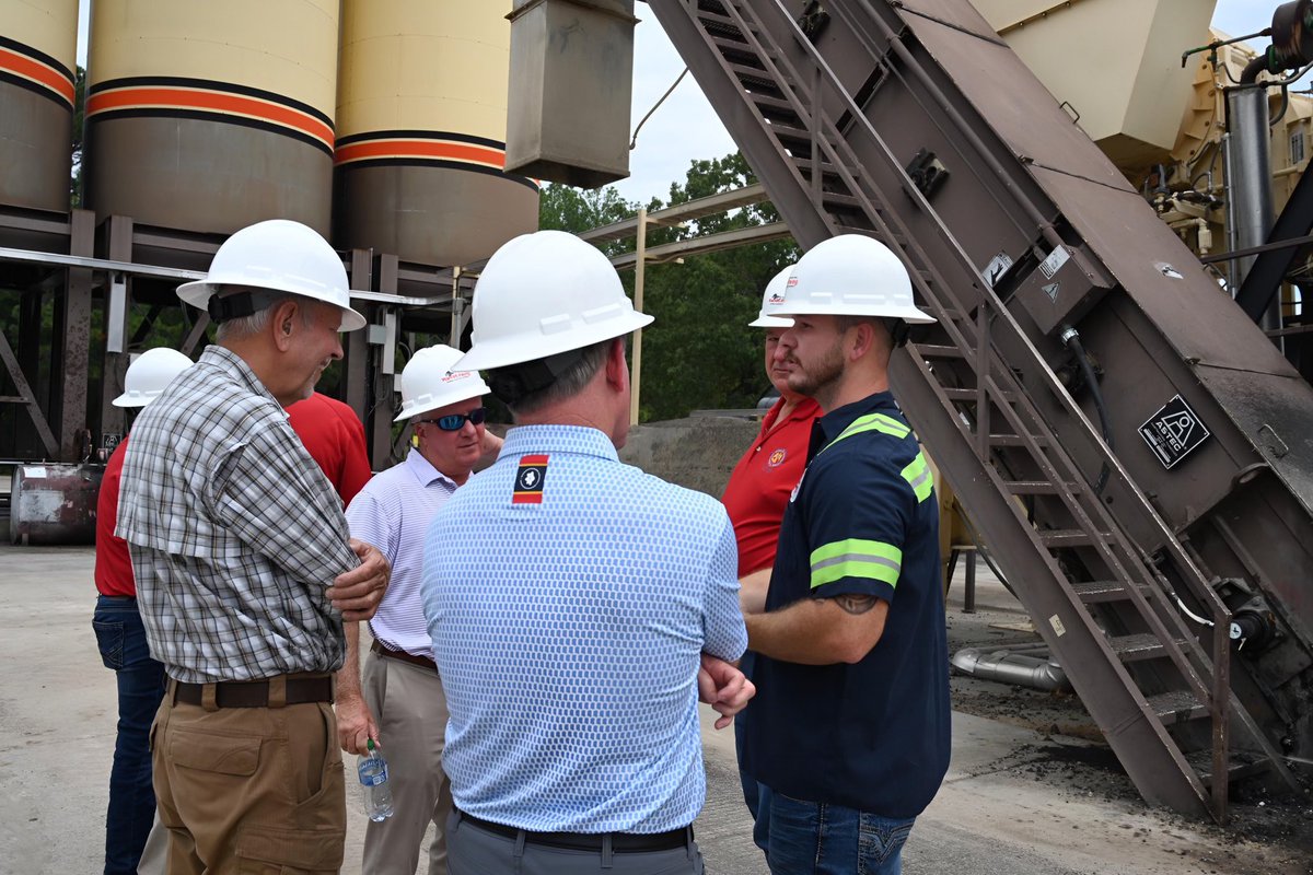 The MAPA team hit the pavement with lawmakers for a Legislative Tour which began on the coast with a stop in Jackson and then to North MS. Lawmakers had the opportunity to visit asphalt plants and learn more about how our industry is paving the way for Mississippi’s future.