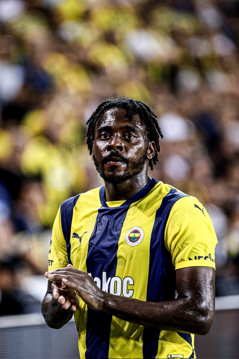 NoktaFtbl's tweet photo. 🟡🔵 Fenerbahçe, Osayi'ye 3 yıllık yeni kontrat önerdi.

💰 Yönetim, Osayi'nin 2.5 milyon € maaş + bonus talebini yüksek buldu ve bu rakama yakın bir ücret önerecek.

🇳🇬 Anlaşma sağlanamaması halinde, Osayi'nin devre arası satılması planlanıyor.

(📰 İrfan Yirmibeş / Sözcü) https://t.co/o3yHEhsvOd
