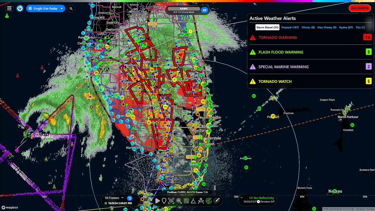MikeD2061383's tweet photo. #HurricanMilton 14 ACTIVE TORNADOS CURRENTLY THROUGHOUT #Florida https://t.co/E71wyhQ8Gh