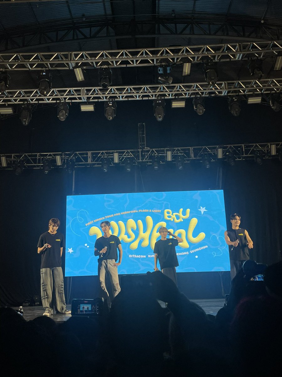 Lari_2M1's tweet photo. Agora que o X voltou preciso compartilhar algumas fotos desse show incrível 💙
#BDUinBrazil #BDU #JayChang #Bitsaeon
#Minseo #Seunghun #kpop #concert @BDU4official @jchang63 @CIX_twt https://t.co/kBzH0BFiIG