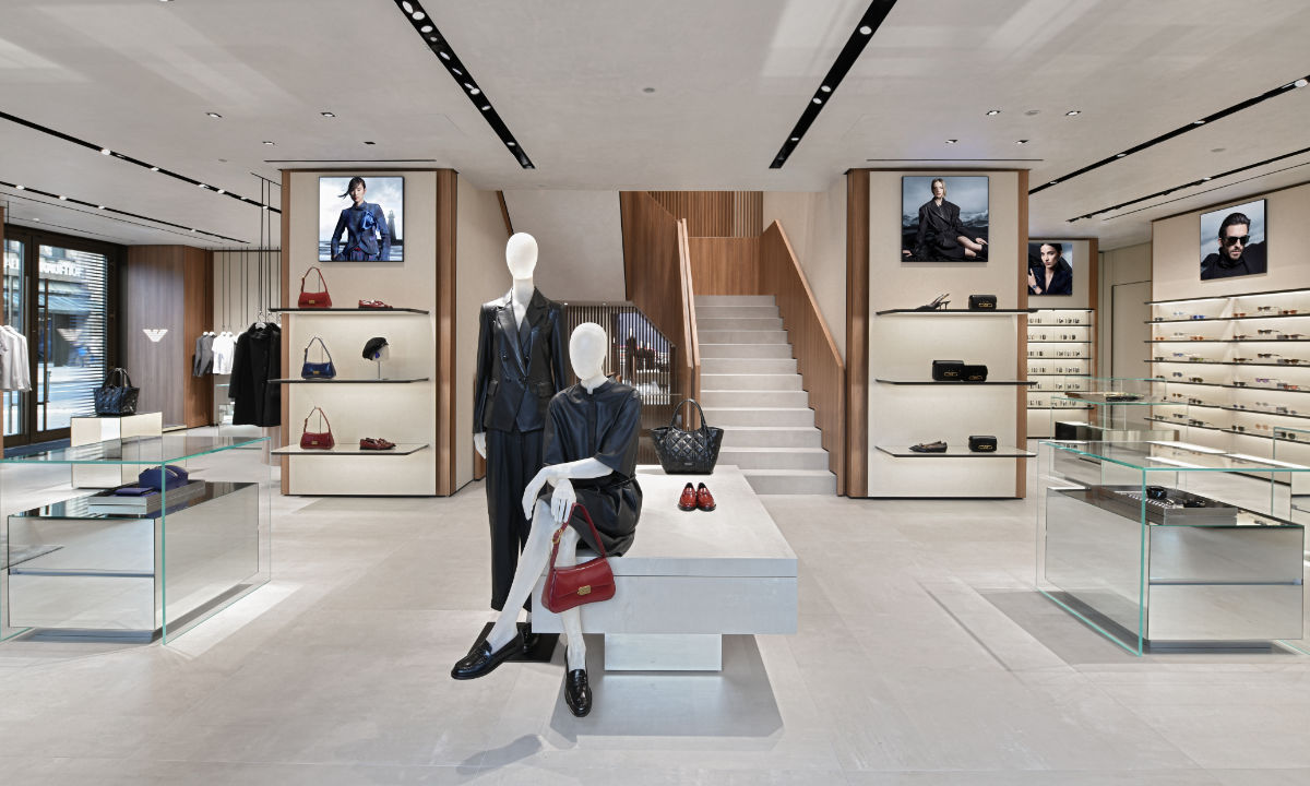 cppluxury's tweet photo. Emporio Armani opens new boutique in Düsseldorf, Germany
https://t.co/LXBYsnAxAM
#EmporioArmani #Armani #ArmaniGroup #GiorgioArmani #Dusseldorf #newopening #luxuryfashion #luxury #fashion #luxuryaccessories #luxuryretail #luxuryboutique #luxurybusiness @armani https://t.co/b7M3opZKfi