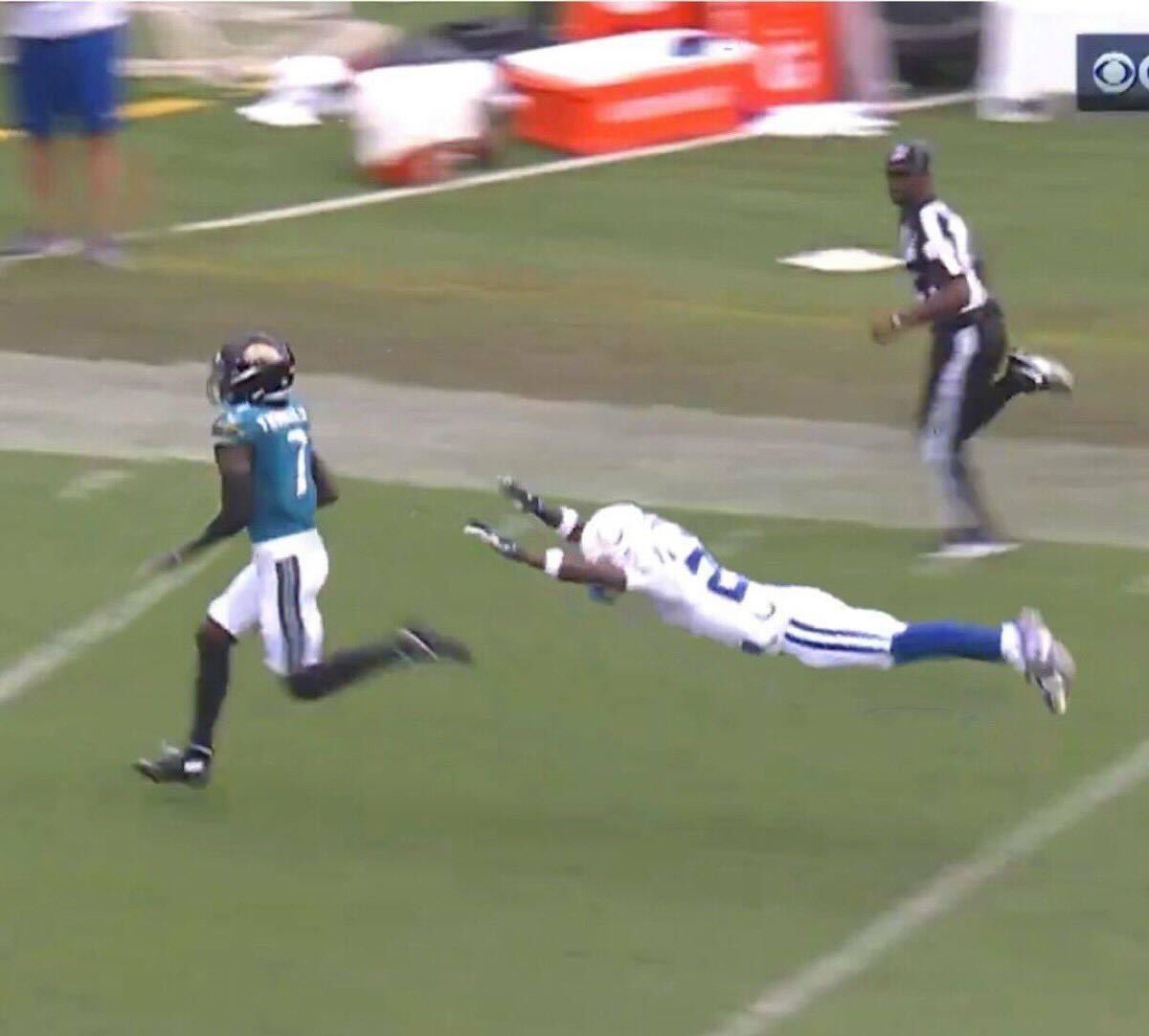 HardRockBet's tweet image. Brian Thomas Jr. ended this man's career. That's crazy.