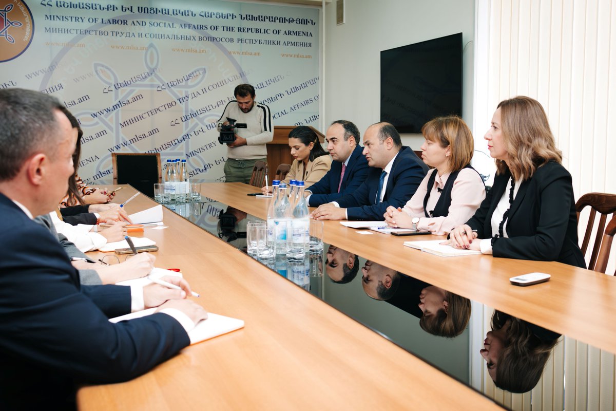 UNFPAArmenia's tweet photo. 🤝 Adoption and implementation of Armenia's new demographic strategy developed with @UNFPA support is key for strengthening resilience to demographic change. Regional Director @BauerFlorence stressed at meeting with #MLSA Minister Narek Mkrtchyan.
#DemographicResilience https://t.co/eRFtSNAXNT