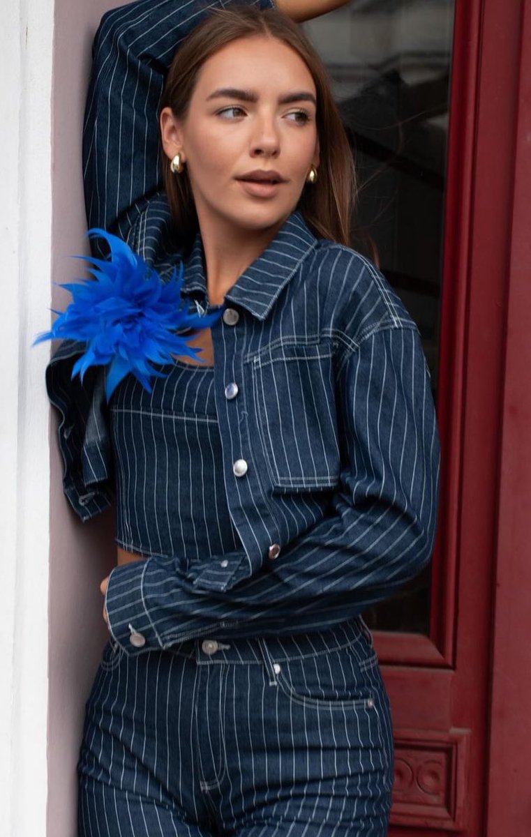 papillonbyann's tweet image. Blue feathers again available 

papillonbyann.etsy.com
#brooch #brosche #feathers #denim #jeans #outfit #ootd #outfitoftheday #look
