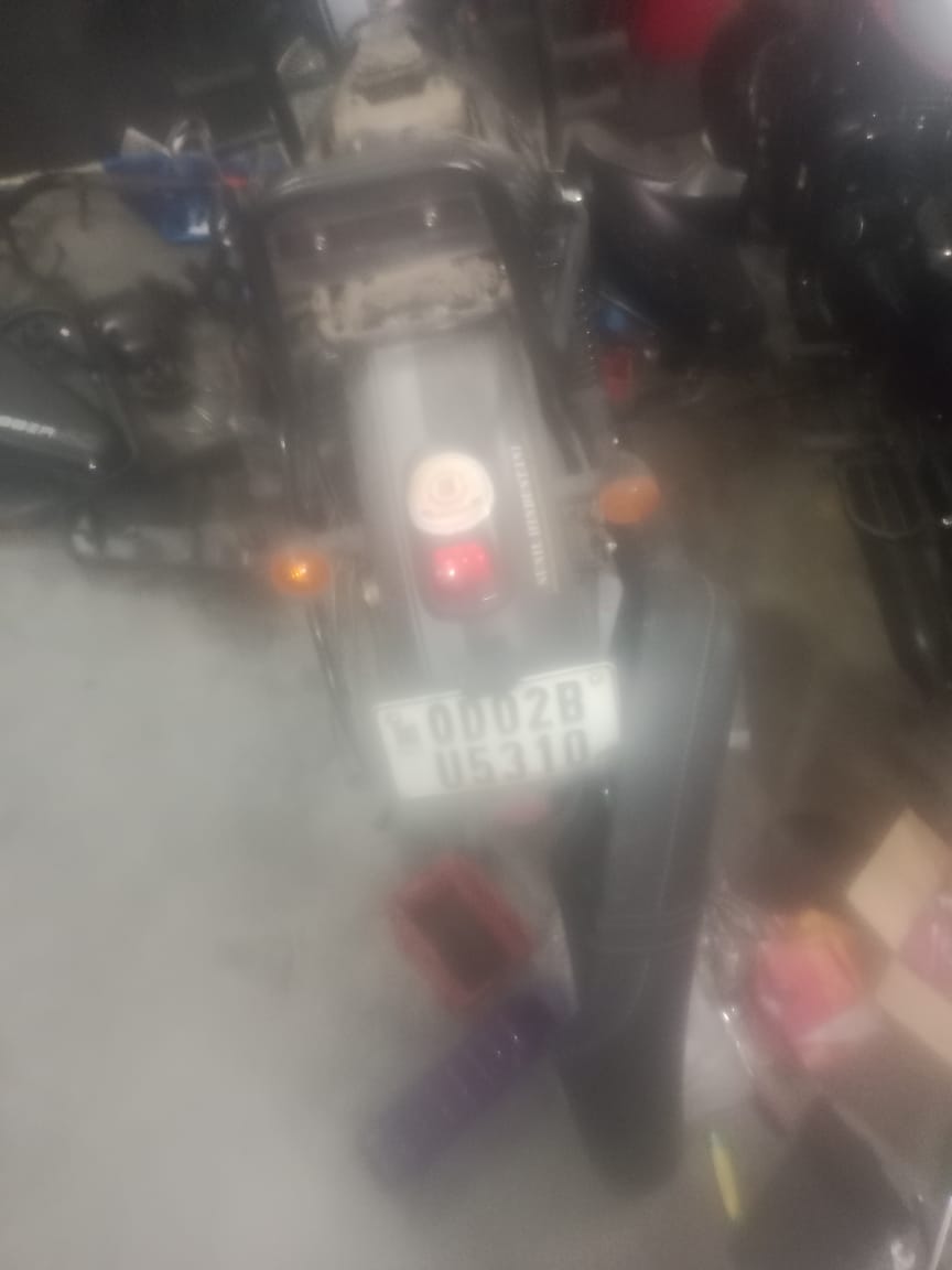 SunilINDBJP's tweet photo. @anandmahindra, Dear sir, I have given my Jawa 42.1 bike to Kendujhar, Odisha Jawa service center for some technical issues and now it's been a month, my bike is not yet repaired. This is really pathetic and the service is very poor. I would request everyone, not to buy JAWA bike https://t.co/gwmI3vJPEB