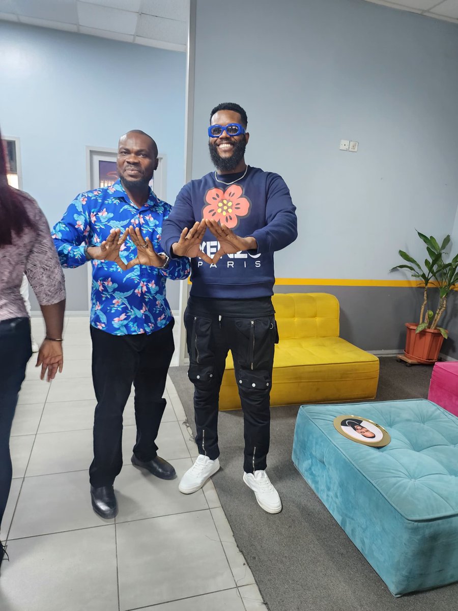 nwakainnocentro's tweet photo. Meet the SUPERIOR & ELEGANT MBADIWE TWINS @mbadiwetwins
Intelligent & LEGAL luminaries
Diamond & Captain @ozeeMbadiwee and
Matured & talkToOcee @oceeMbadiwee
#Diamond #MbadiweTwins #matured #talkToOcee #Zumbaclan #BBNaija
#Waygang https://t.co/pDHmRZ0zhU