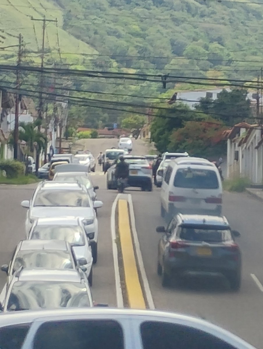 eaoj05's tweet photo. Lo ilógico es que hay espacio suficiente, el no hacerlo es anarquía por parte de los funcionarios https://t.co/RMObLnc9q6