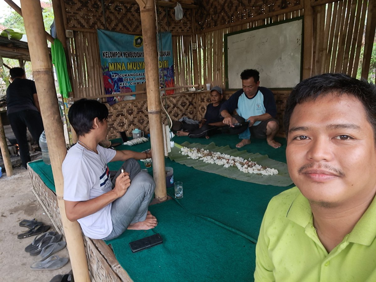 AgungDelly's tweet photo. Kamis ( 01/ 08 ) Delly Agung Rifansyah Luhkan Kabupaten Bogor, di Kelompok Mina Mulya Mandiri Desa Jambuluwuk Kecamatan Ciawi , Kegiatan Pertemuan Rutin Bulanan Kelompok. #giatluhkansatmingkalbogor #Kabbogor #Aktivitas #Budidaya https://t.co/hxaCpFLytm