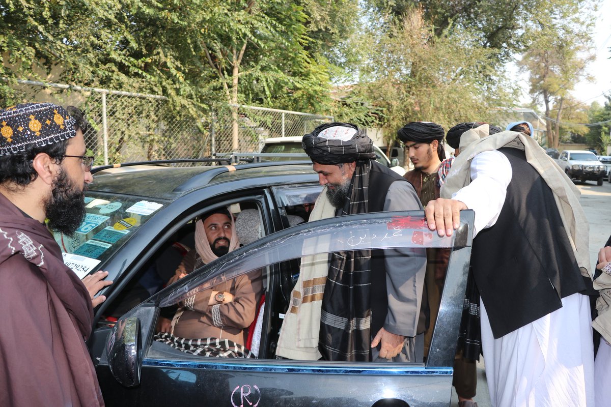 Kabul_Governor's tweet photo. د کابل والي د تير شل کلن جهاد له یو شمیر معيوبو مجاهدینو سره په ولایت مقام کې لیدنه وکړه.
چهارشنبه ۶/ ۴/ ۱۴۴۶ ه ق
د کابل والي الحاج ملا امین الله عبید د تير شل کلن جهاد له یو شمیر معيوبو مجاهدینو سره په ولایت مقام کې لیدنه وکړه. https://t.co/1BlhLF87Sg