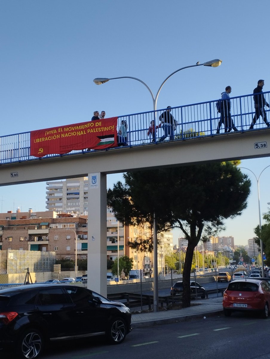 J_Moll_'s tweet photo. Agitación anti-imperialista por Madrid del Comité por la Reconstitución

¡Viva el movimiento de liberación nacional palestino!

Sobre el posicionamiento de la Línea de Reconstitución entorno a la lucha de clases en Palestina se puede leer este documento: https://t.co/agJDaq5xc4 https://t.co/e5MeBV1BcE