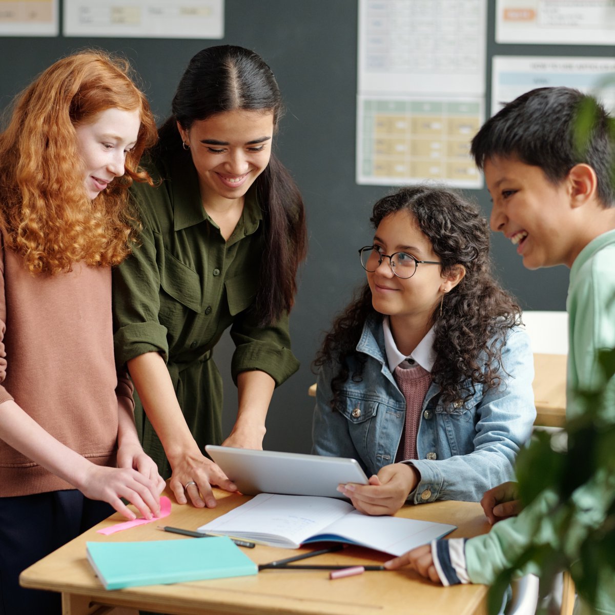 AERA_EdResearch's tweet image. A new study from @EEPAjournal finds significant positive spillover effects of new English learner students in &quot;new destination&quot; states across the South and Midwest. @uozek Read more about it here: aera.net/Newsroom/Study…