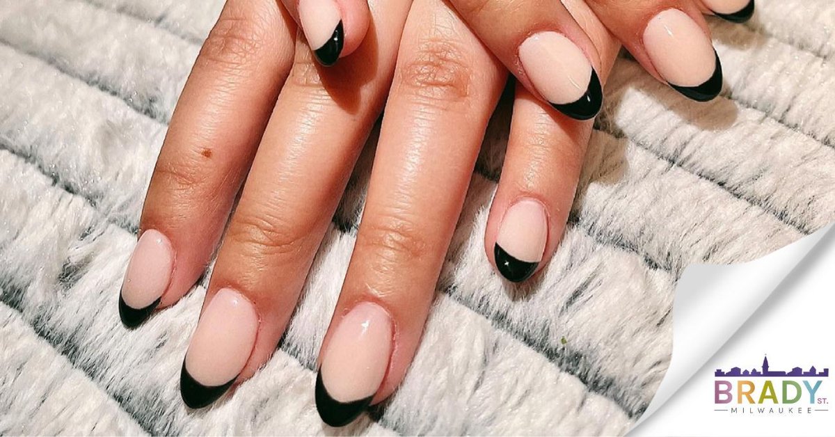 Bradystreetmke's tweet photo. Fall #nailtrends:
💅 Square #Frenchtips
💅 Jelly nail polish
💅 Food-inspired decals
💅 #Burgundy

Try them all and more at Polished Nail Bar! They’ve got tons of experience AND are up on all the latest trends ✨

📍 621 E #BradyStreet

#FallTrends #Nails #NailBar #Salon #MKE https://t.co/IKqhnUtqA7