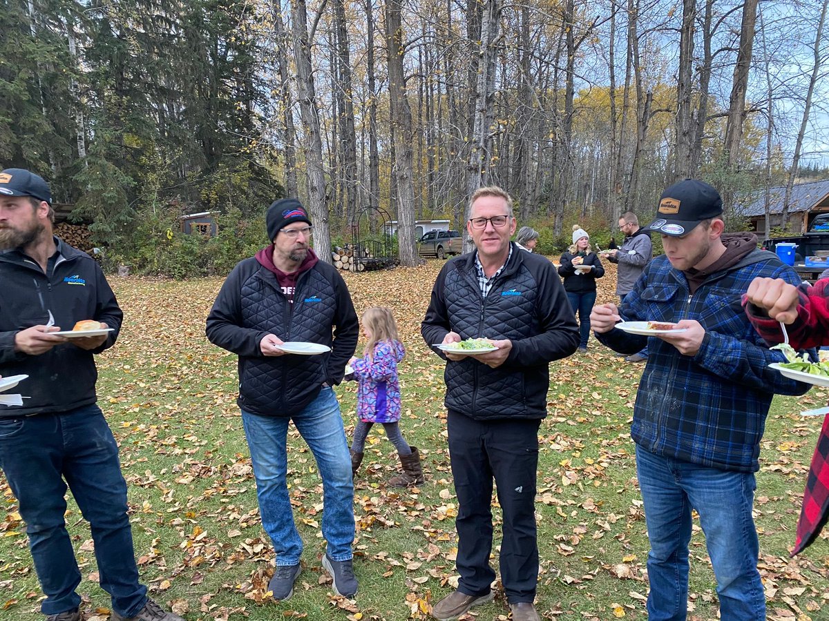 NeeraltaMfgInc's tweet photo. Last week we had the chance to get out of the shop and enjoy some quality time with the whole Neeralta team by enjoying a thanksgiving meal and and the beautiful outdoors!

#Neeralta #Teambuilding #Thankful #Albertaviews https://t.co/AYimBr8Mbu