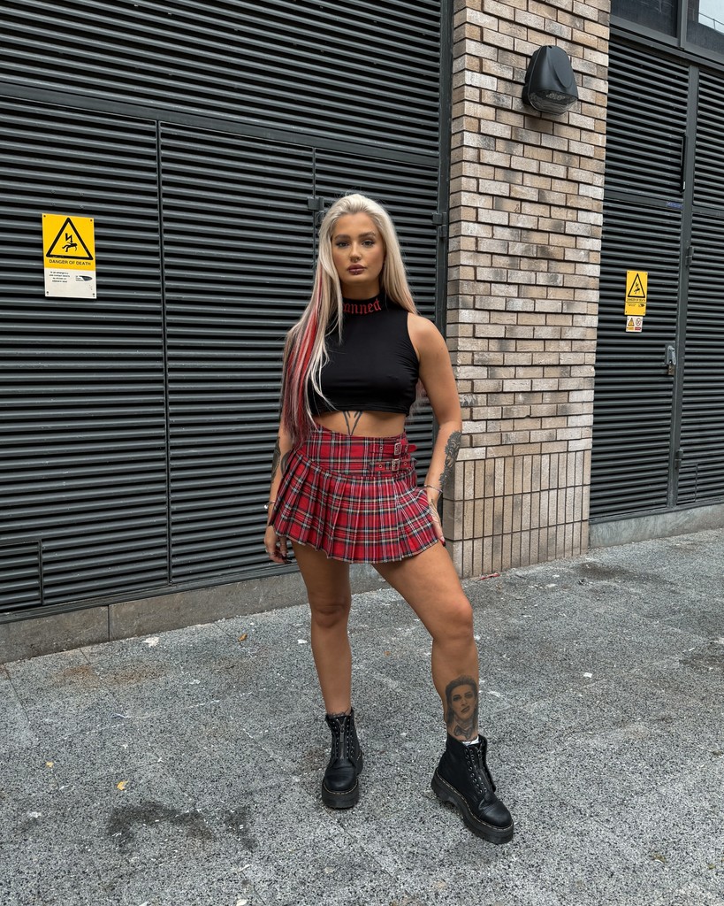 THIRDIDENTITY_'s tweet photo. IT'S GIVING BRATZ ROCK ANGEL 🎸

https://t.co/1KKp66wwbW

@_LUCCIAX WEARS THE
CAMDYN HANDBAG IN RED
DARKDOLL MINI SKIRT IN RED TARTAN
END OF TIME JERSEY TOP IN BLACK
HANDCUFF WALLET IN RED TARTAN

#thirdidentity #alt #y2k #90s #alternative https://t.co/rKgWcwlXdq