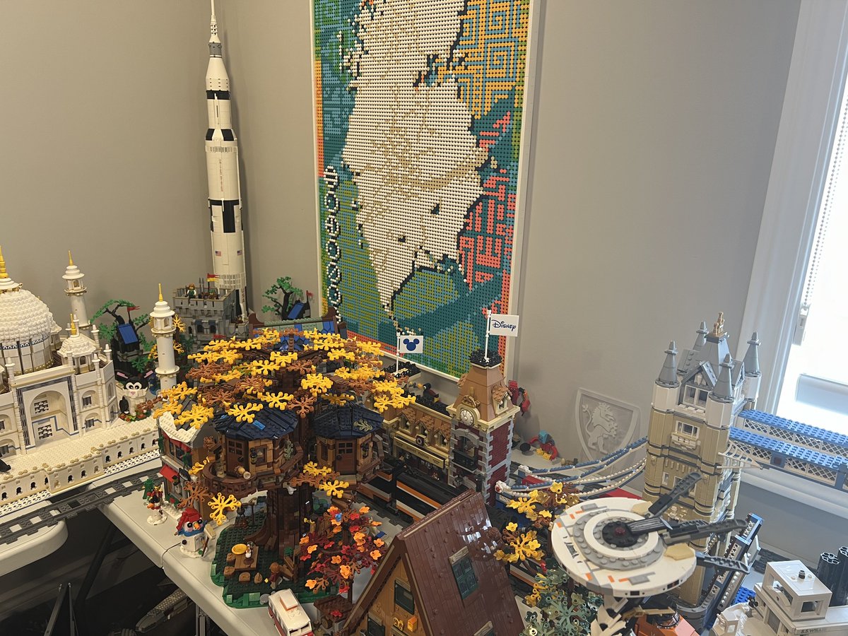 blocksmagazine's tweet image. How do you like to display your LEGO sets? We'll start with our social media coordinator's current setup on a few tables.

No matter how you show YOUR models off, we'd love to see some pictures!

#LEGO #ToyCollector #LEGOCollection