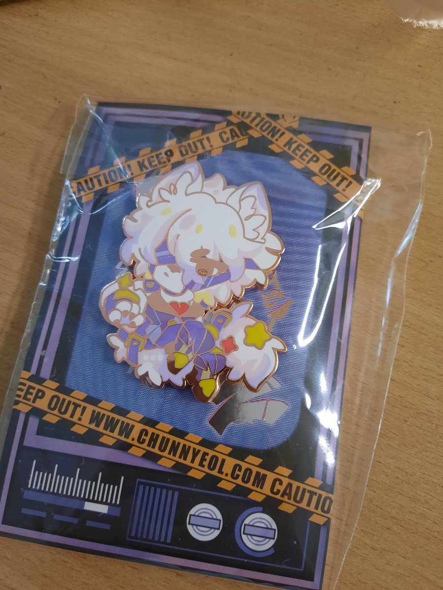 foncotron's tweet photo. KEYCHAIN WEDNESDAY with another pin bc i can haha

today we got lycaon from zzz (man, i wish i could get some zs myself) https://t.co/UG4dJ7pfb5