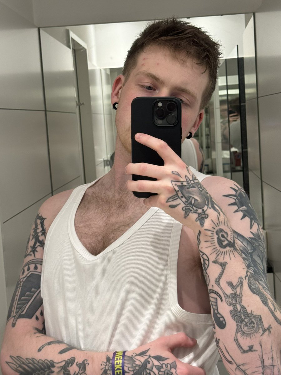 Aaron tweet media