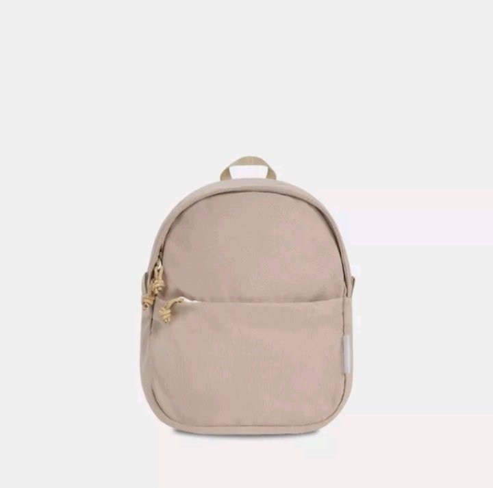 xiexiecho's tweet photo. WTS WTS ‼️
Mini backpack bahan canvas warna mono latte. Good condi, dijual karna salah beli gengs, fresh from the pack pokoknya

*hanya area balikpapan 
#zonauang #wts #tasmini #dijualcepat https://t.co/6bQ4KR3Y81