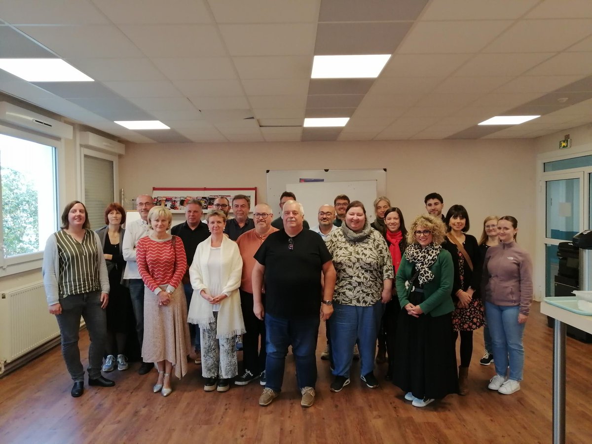 Gisteren vond in Béthune het lanceringsevenement plaats van het ValCelMat project.
Het doel van dit project is om chemische processen voor de omzetting van cellulose in karton, textiel en composietmaterialen ecologisch verantwoorder en innovatiever te maken.