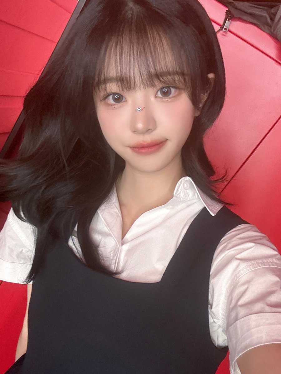 Weekly_QWER's tweet photo. Oct,09,2024 Chodan weverse post 

Thank you for giving me the precious gift of my first #1❤️❤️☀️

We were all so surprised when we heard the news that we spent the whole day together with the members, cheering each other on and being touched..🥺🐶

I'll repay you with a bigger gift!!!!!!!!!!! 

I love you so much, our bawige🫶

ps. My arms look bigger because it's...an optical illusion.. It's not muscle Chodan.....

#QWER #CHODAN #쵸단