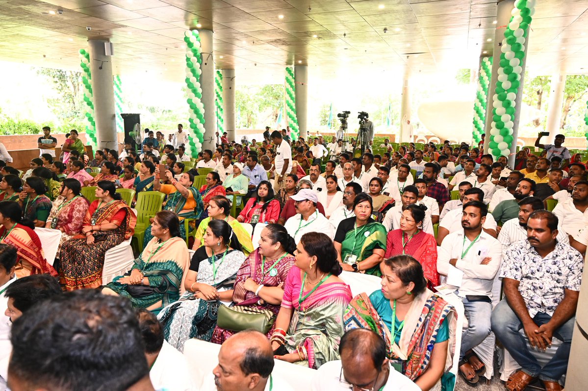 Sulochana_Apa's tweet photo. Extremely happy to take part in the Biju Janata Dal's statewide membership drive that was launched by party president Shri Naveen Patnaik on the occasion of the birth anniversary of Utkalmani Gopabandhu Das at Sankha Bhawan in Bhubaneswar on Wednesday. #JoinBJD #BJDwithOdisha https://t.co/OrjhlnLuBA