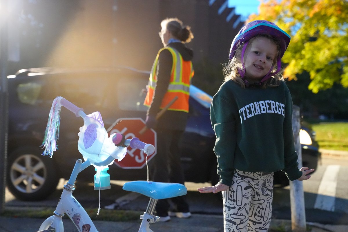 GCSchoolsNC's tweet photo. #ChooseGCS | AP Alexa Veach has prioritized safety and well-being for Sternberger Elementary, focusing on relationships and inclusivity. This was on display at Walk, Bike &amp; Roll to school day, demonstrating why she won AP of the Year. Learn more at the 🔗 in our bio. https://t.co/NqfO9yNRZi
