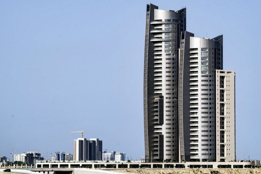 bookwithmayor's tweet photo. 2 and 3 bedrooms shortlapartments in Eko Atlantic
 Amenities:
✅ En-suite bedrooms
✅ Modern kitchen with smoke dectector
✅ 24/7 electricity &amp; Security
✅ Netflix, DSTV &amp; Free unlimited WiFi
✅ Gym &amp; Olympic size Swimming Pool
✅ Free Housekeeping
#shortlapartments #vacation https://t.co/SKdbnq4efw