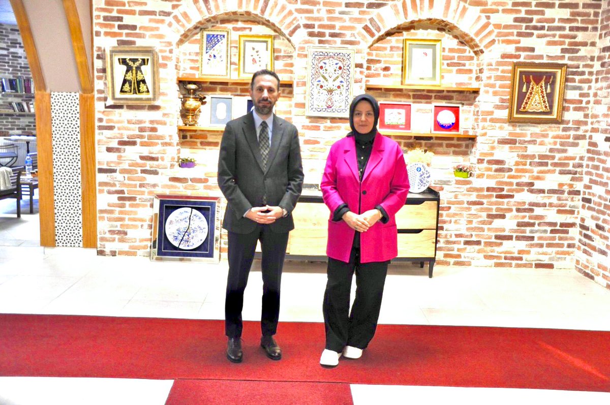 Ankara'da geleneksel sanatların yaşatıldığı ve eğitimlerinin verildiği önemli merkezlerden biri olan Çukurambar Kültür ve Sanat Merkezini ziyaret ederek yapılan çalışmalar hakkında bilgi aldık.
Emeği geçenleri kutluyor başarılar diliyorum.
<a href="/TCKulturTurizm/">T.C. Kültür ve Turizm Bakanlığı</a> 
<a href="/MehmetNuriErsoy/">Mehmet Nuri Ersoy</a>