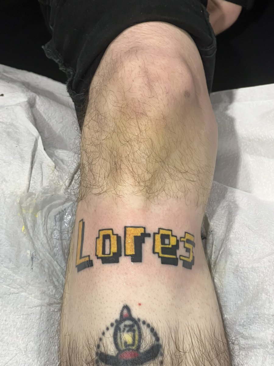 Was at a tattoo convention this weekend and one of the artists had OSRS flash, after talking for a bit we decided on doing my username in RS font right under the knee. 🫣