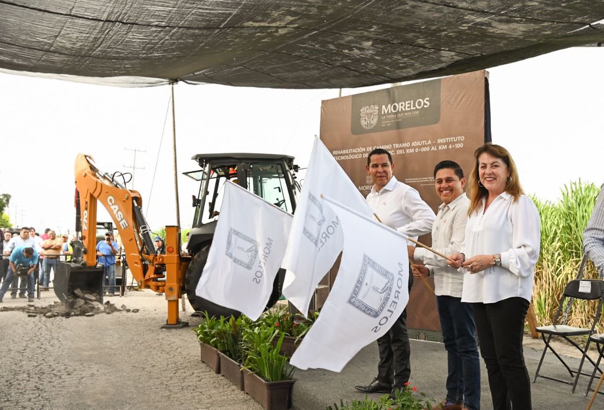 margarita_gs's tweet photo. 🌟 Dimos inicio al programa de rehabilitación y obra del ‘Circuito Tierra y Libertad’ en #Morelos, un proyecto que nos une y transforma. Comenzamos con la rehabilitación de la carretera Jojutla-Instituto Tecnológico de Zacatepec, beneficiando a más de 90 mil habitantes. Seguimos trabajando por caminos seguros y accesibles para todas las comunidades. ¡Este es solo el inicio! 🚜💪
#LaTierraQueNosUne