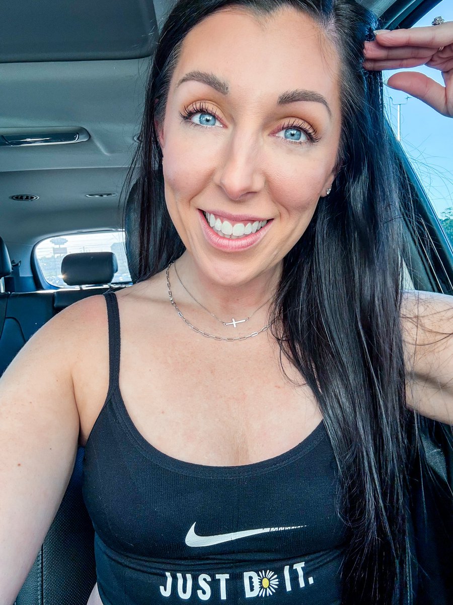 KMilly33's tweet photo. Power hot yoga 🔥 New marathon training block starts Monday for Arizona!! And it’s #OUHateWeek 😌🤘🏻 #MillsMiles #HookEm #CrossTrain https://t.co/6Z985b8bGf