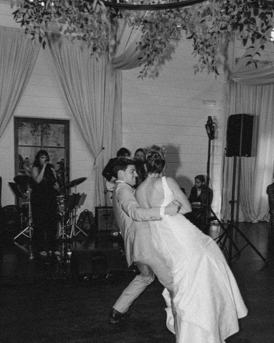 bachelorband's tweet photo. Clare and Dan's first dance stole our hearts 💕 #WeddingWednesday 

Photos by @audrajonesphotography https://t.co/V3YNJ6hMn0
