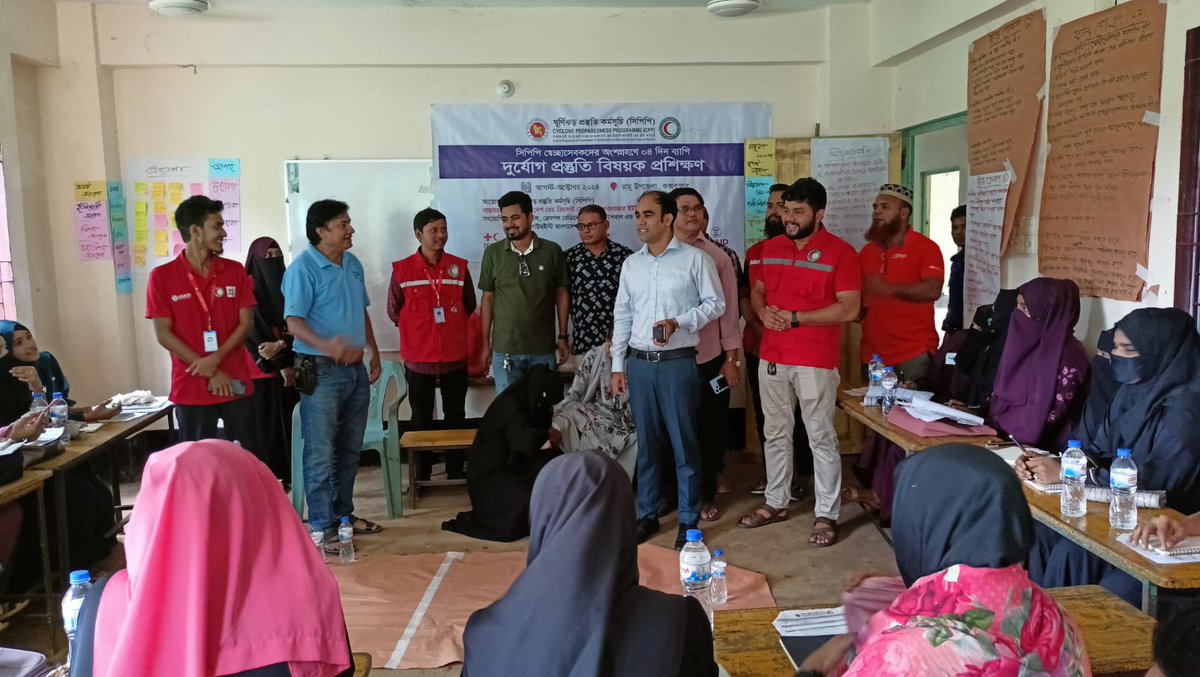 BDRCS1's tweet photo. Expansion of the Cyclone Preparedness Programme (CPP) in Ramu, one of the most geographically complex areas, factoring vulnerability and risk factors.
👉 56 units across 6 unions

👉 1,120 volunteers

Now, @BDRCS1 has commenced capacity development by training and equipping. https://t.co/TfrDR3Yl2W