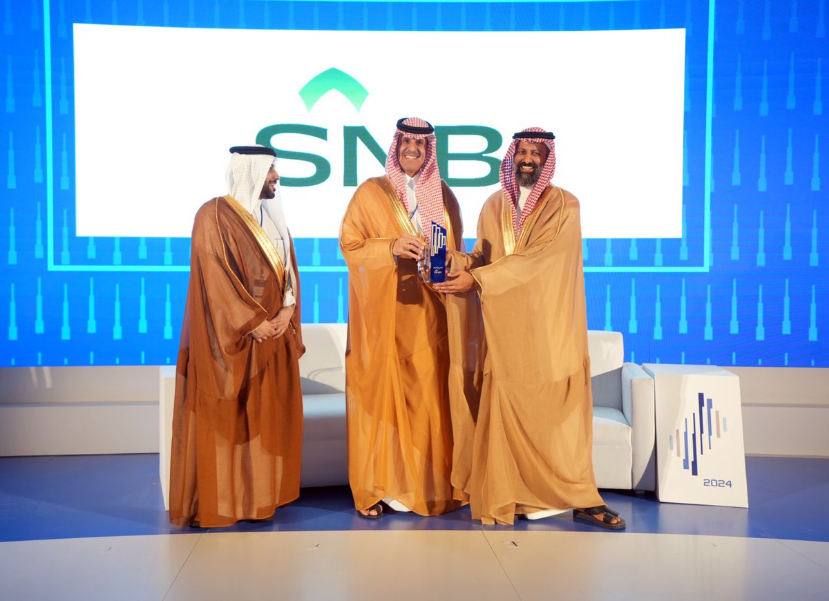 نعتز بشراكتنا مع #ملتقى_الأكاديمية_المالية 2024 لإحداث نقلة نوعية في مجال تطوير المواهب 

 تكريم معالي الأستاذ محمد القويز  
رئيس مجلس هيئة السوق المالية رئيس مجلس أمناء الأكاديمية المالية لـ #البنك_الأهلي_السعودي. 

#نمو_مستدام_للمواهب
