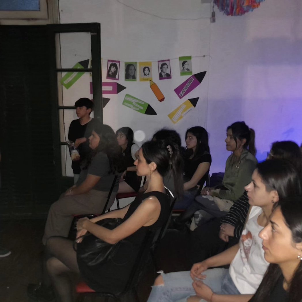 PCCE_Secus's tweet photo. LOS LAPICES HACEN MEMORIA 

 La PRIMAVERA REBELDE celebró en el Centro cultural El Tuñón, un encuentro político y cultural, en el cual estudiantes de distintas escuelas secundarias de Avellaneda, se organizaron de forma autogestiva para conmemorar La Noche de los Lápices. https://t.co/JnJJiBC7Vn