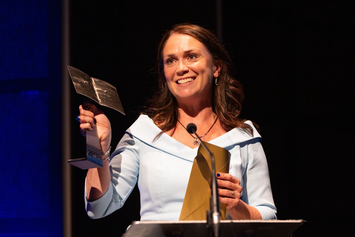 📣 Cyhoeddwyr ac awduron hunan-gyhoeddedig  📣

Mae cyfnod ceisiadau ar gyfer Gwobr Llyfr y Flwyddyn 2025 ar agor nawr! 

Gwiriwch y Meini Prawf Cymhwysedd a chyflwynwch unrhyw lyfrau cymwys a gyhoeddwyd yn ystod 2024.

Dyddiad cau: Dydd Llun 25 Tachwedd

llenyddiaethcymru.org/lw-news/llyfr-…