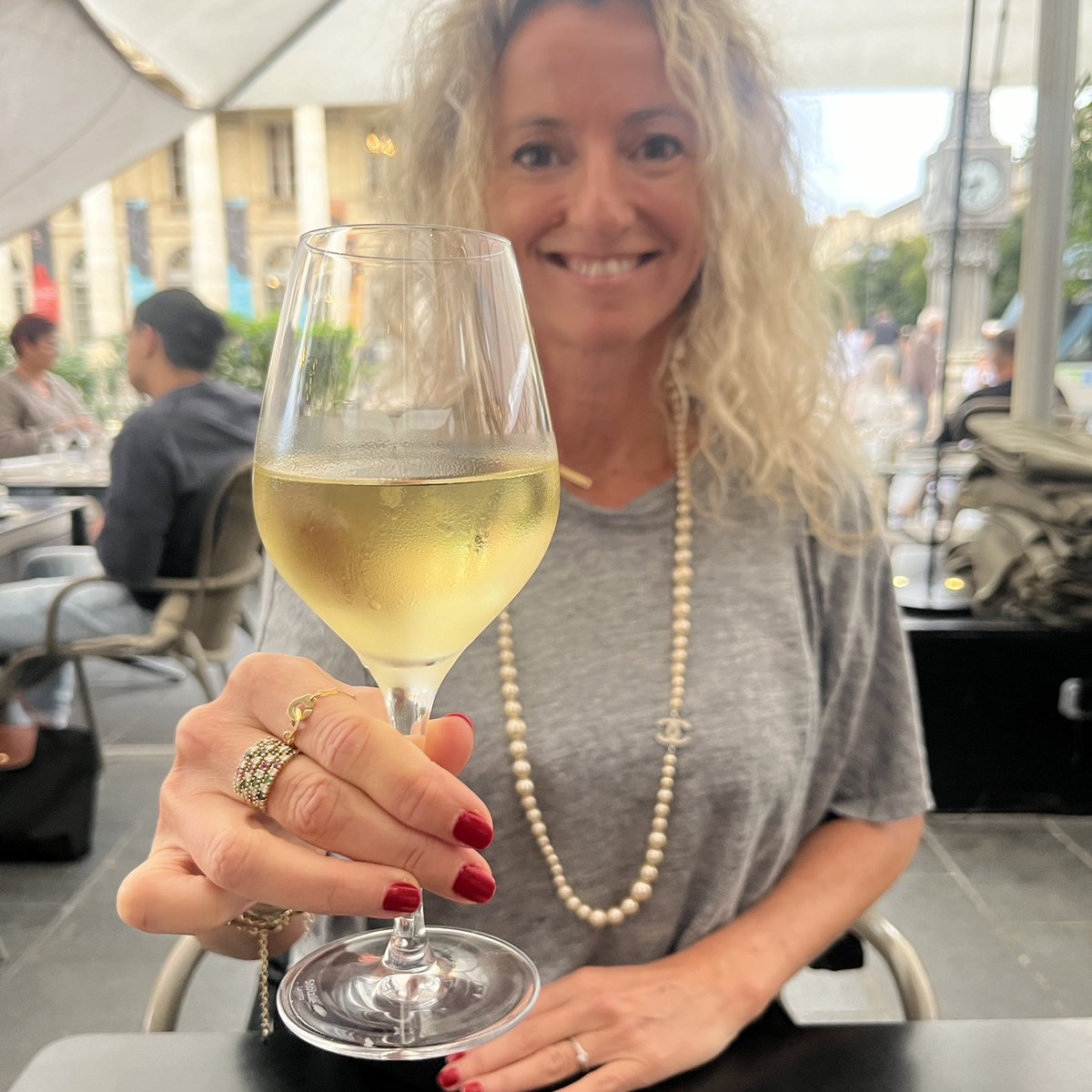 ⚡️Pourquoi les français préfèrent-ils le vin blanc ?
🍷 Après un frémissement ces dernières années, puis une tendance, c’est aujourd’hui une réalité : la suprématie des vins rouges est bel et bien terminée !
👉 lnkd.in/d_A_jZc3