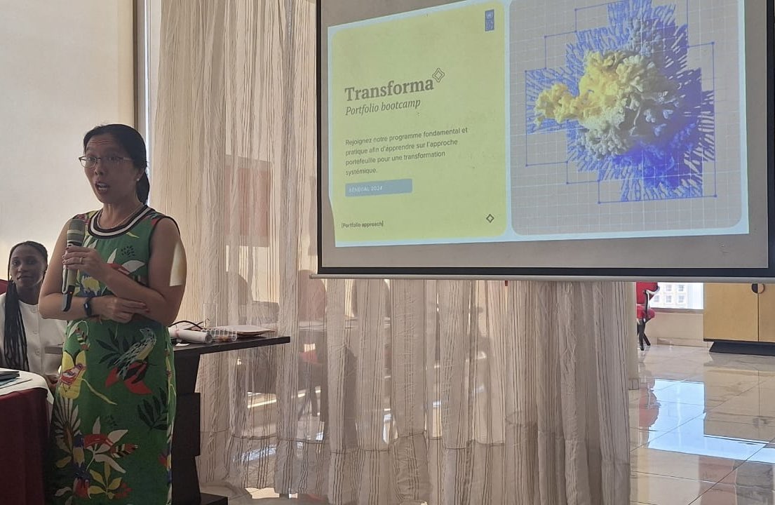 CatherinePhuong's tweet photo. Comment intégrer l’approche systémique dans nos prog de développement? Cette question était au coeur de nos discussions lors du #TransformaPortfolioBootcamp organisé par @PNUDSenegal avec participants de @mjscsn @OnuSenegal @AmbabelDakar @CjsSenegal @GroupeSonatel @giz_gmbh etc https://t.co/YdEtj6mO3r
