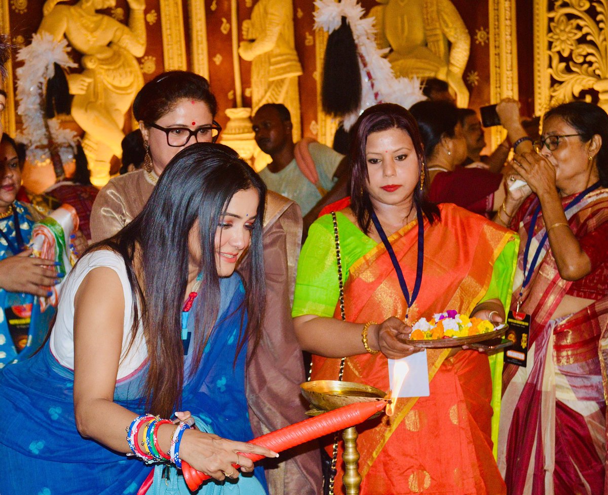 sayantani8's tweet photo. আমার পুজো শুরু 🙏🏻
#pujoopening #raipurclub
#durgapuja2024 #maashchen #pujavibes #festiveseason #bangalitradition #panchomievening #amarpujo2024 https://t.co/myCAgmGJuV