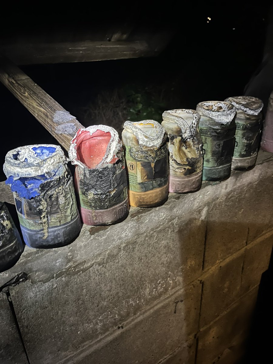 本日工房が火事になりました。
自宅、家族は無事です。
4年前に始めたアクアリウムシェルタースタジオコジマですが正直なところギリギリの生活でした。　窯さえ無事なら何とか出来たと思いますがダメでして復旧の目処が立たない状態です。