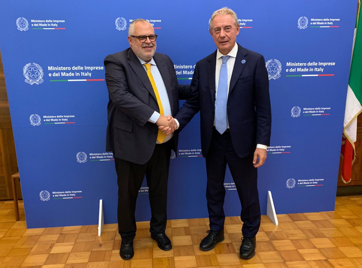 Prima del tavolo dell’acciaieria AST di #Terni alla presenza dei sindacati e degli enti locali, ho avuto un confronto bilaterale con <a href="/MicheleFioroni/">Michele Fioroni</a>, assessore allo Sviluppo Economico della <a href="/RegioneUmbria/">Regione Umbria</a>, sui progressi relativi alla definizione dell'Accordo di Programma volto