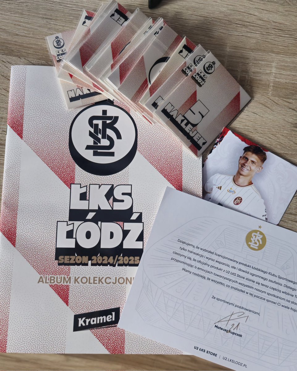 Invado93's tweet image. Świetny pomysł @LKS_Lodz ! 🔥
Można poczuć się na nowo jak dziecko i czuć frajdę z otwierania kolejnych paczek z naklejkami. 😃