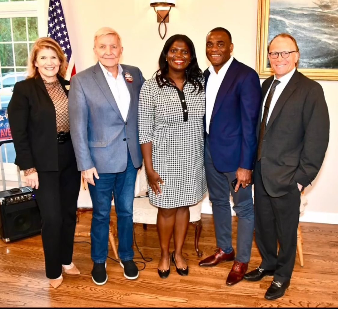 mrsufodike's tweet photo. Thanks to everyone who attended our fall fundraiser! Special Thanks to Al and Kathy Salvi @ILGOP Chairwoman for hosting πΊπΈβ€οΈ #tosiforrep #Illinoisgop #fundraiser #gop #staterep https://t.co/YtdvGXvqL9