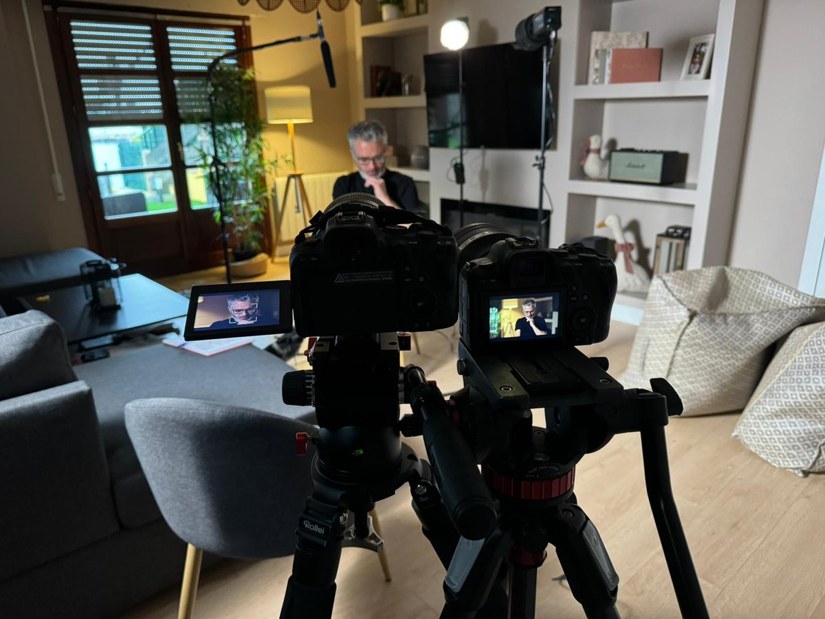 InformePlus's tweet photo. The Boss, el director.
@LuisFermoso tramando otra de sus grandes historias. El 21 de octubre, nuevo estreno. https://t.co/6pV60ajNZG