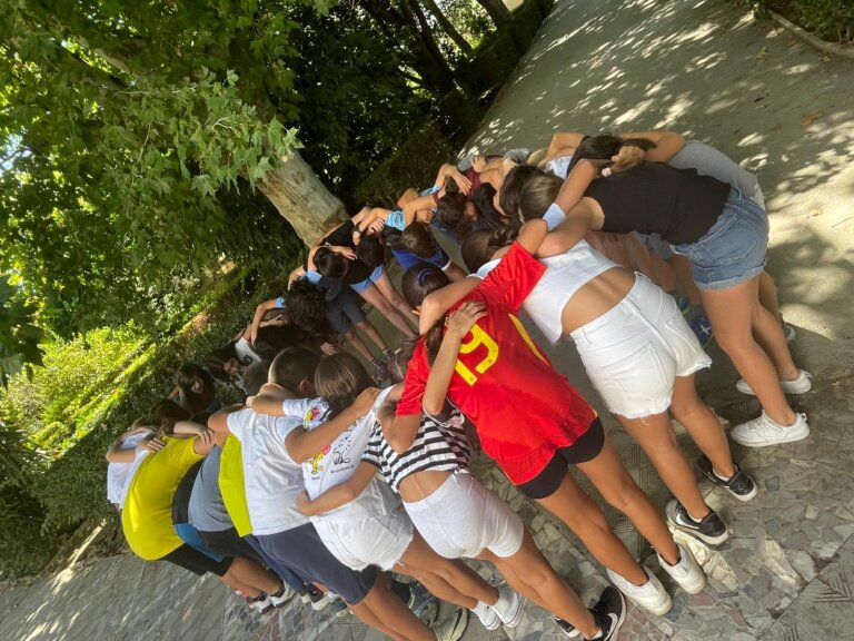 AlqueriaEduca's tweet photo. El trabajo de las emociones en la etapa primaria tiene un protagonismo especial en el día a día a través de diversas experiencias/dinámicas que ayudan a nuestro alumnado a conocerse mejor, y a su vez a respetar, tolerar, empatizar y relacionarse adecuadamente. https://t.co/2H2wOSYOht