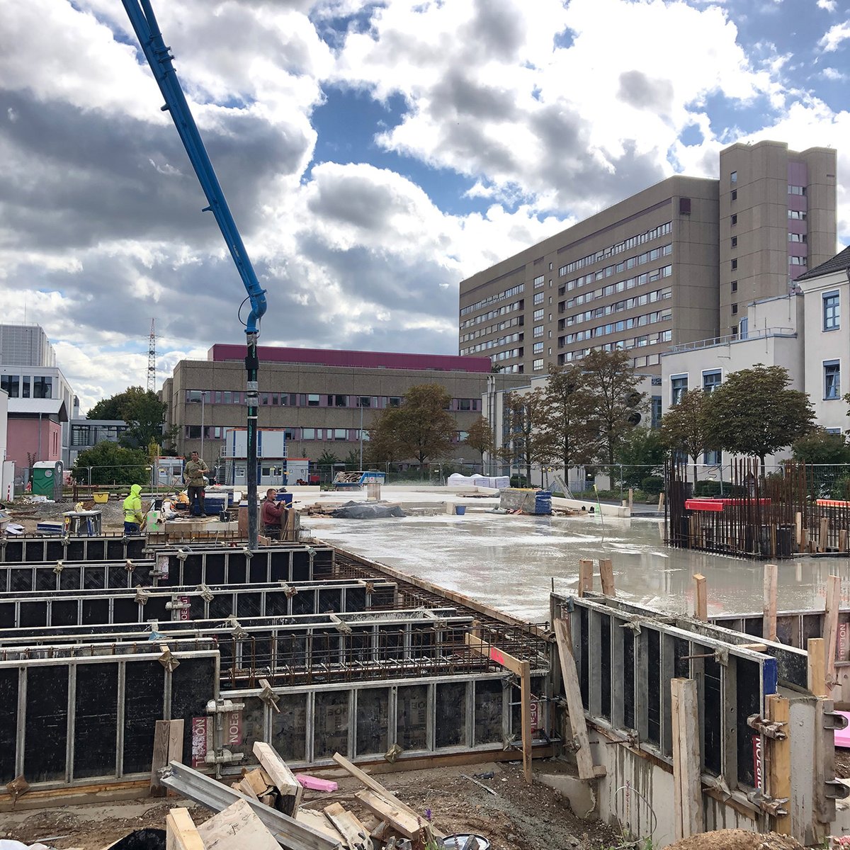 Es  tut sich was auf der #Baustelle für das Trube-Becker-Haus, wie aktuelle Fotos zeigen. Es entsteht ein Zentrum, in dem #Gewaltopfer interprofessionell versorgt werden können - finanziert durch #Spenden. Unterstützer sind willkommen!  uniklinik-duesseldorf.de/tbh