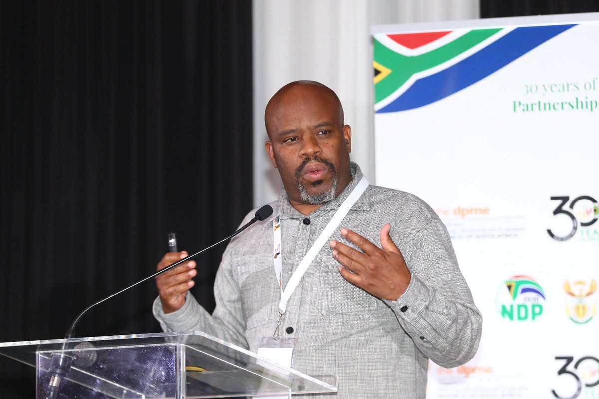DpmeOfficial's tweet photo. Our Director General, Dr Robert Nkuna (@Mabuse01), has reaffirmed the importance of evaluations focused on outcomes, impact, & results.
He made the remarks today, 9 October 2024, at the closing plenary of the @SAMEA_ZA 9th Biennial Conference in Johannesburg.
#SameaConference https://t.co/7DBJ3hL24l