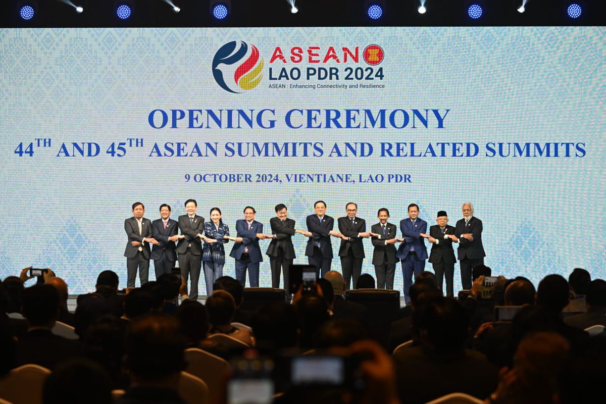 Menghadiri Konferensi Tingkat Tinggi (KTT) ke-44 dan ke-45 ASEAN digelar di National Convention Centre (NCC), Vientiane, Republik Demokratik Rakyat Laos. 

Pada acara pembukaan yang dihadiri para delegasi anggota ASEAN dan Mitra Wicara, serta organisasi internasional ini, saya