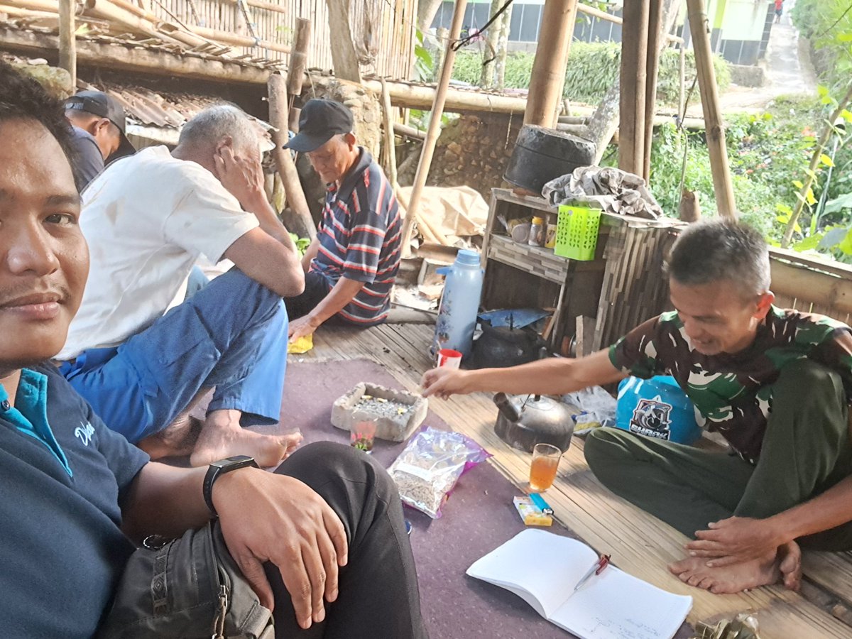 AgungDelly's tweet photo. Selasa ( 17 / 09 ) Delly Agung Rifansyah Luhkan Kabupaten Bogor, di Kelompok Family Fish Farm Desa Cibedug Kecamatan Ciawi , Kegiaan Pertemuan Kelompok Family Farm. #giatluhkansatmingkalbogor #Kabbogor #Aktivitas #Budidaya https://t.co/1Joxr85kts
