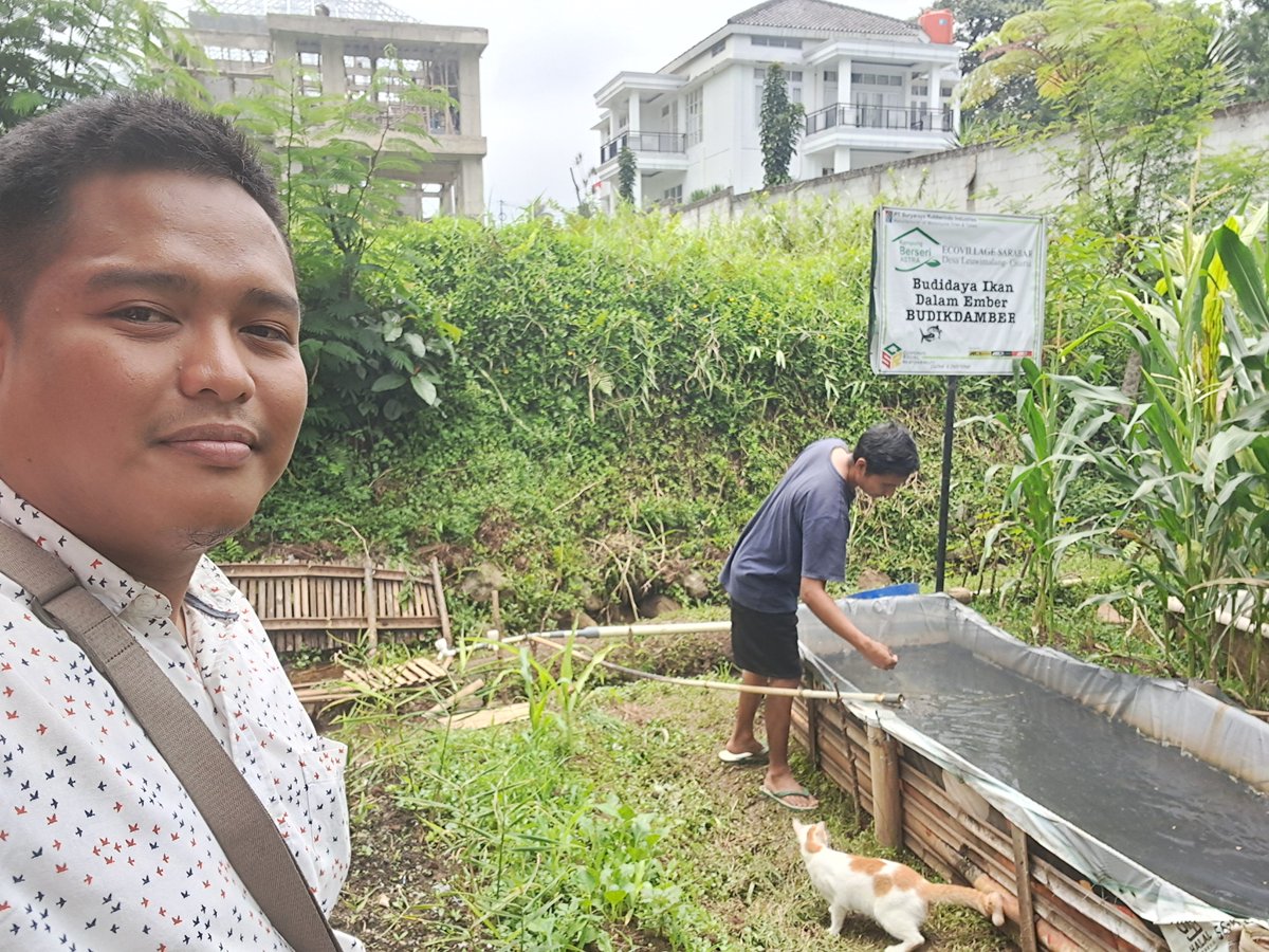 AgungDelly's tweet photo. Rabu ( 25 / 09 ) Delly Agung Rifansyah Luhkan Kabupaten Bogor, di Kelompok Ecovillage Sarabar Farm Desa Leuwimalang Kecamatan Cisarua , Kegiaan Monitoring Usaha Budikdamber Kelompok. #giatluhkansatmingkalbogor #Kabbogor #Aktivitas #Budidaya https://t.co/aGMfBg9gOP